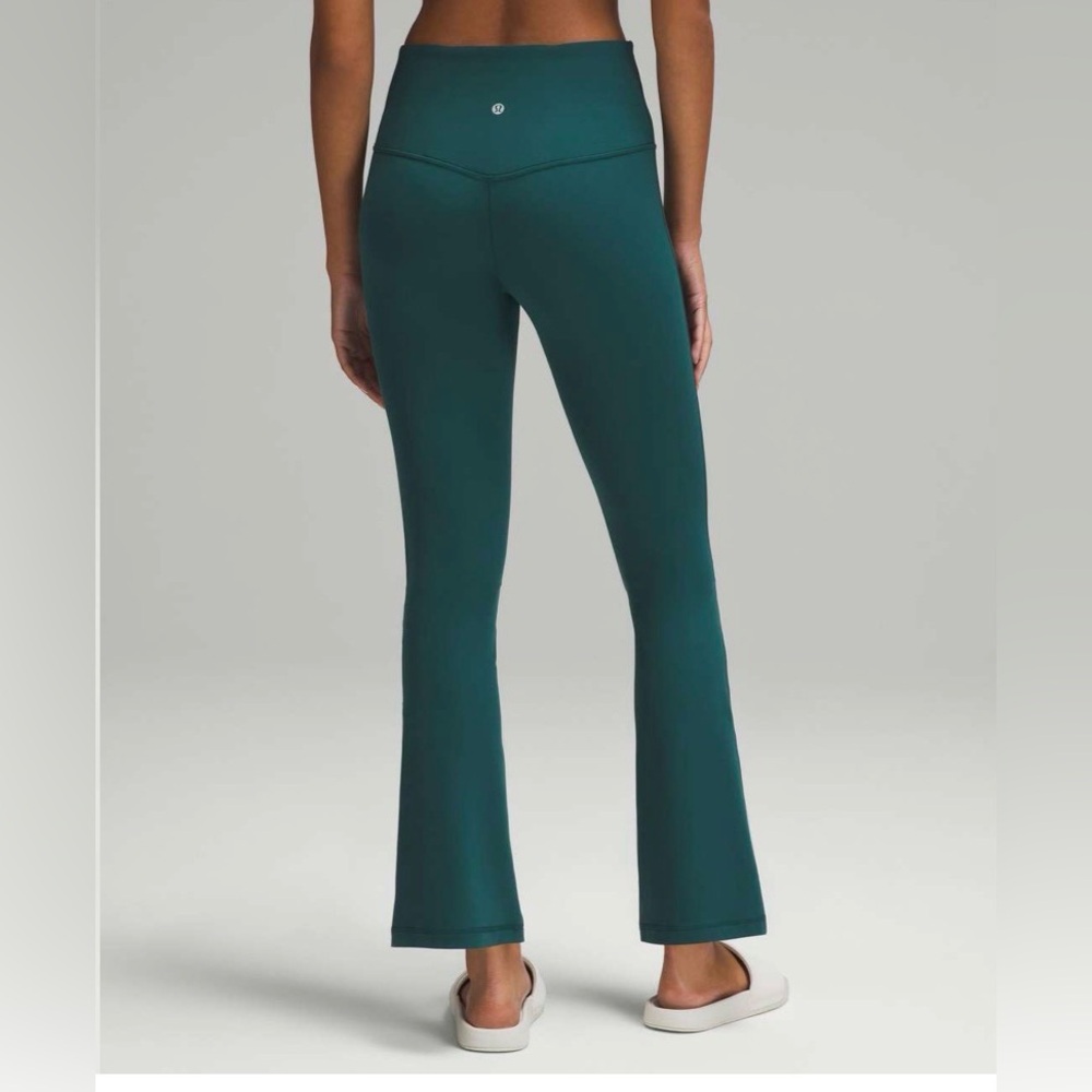 Lululemon Align High-Rise Mini-Flared Pant *Extra Short
Storm Teal. Size 6